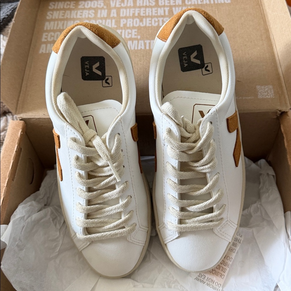 Veja Women's Cream and Brown Sneakers